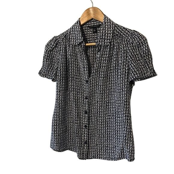 Banana Republic 100% Silk blouse work business casual v knock shirt sleeve blous - Picture 1 of 6